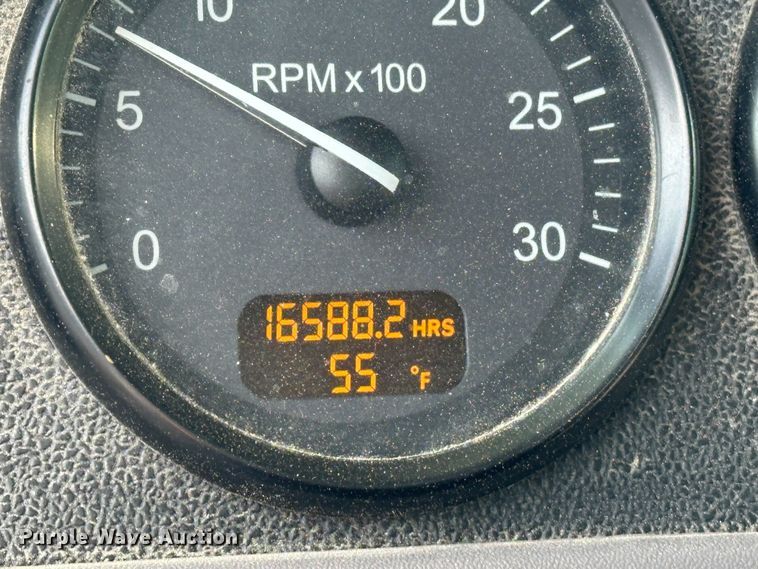 image for item DT6562 2016 Peterbilt  389 semi truck