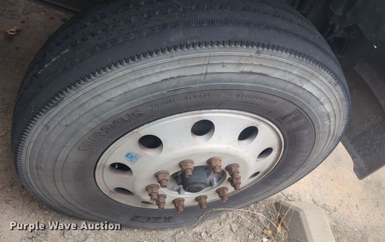 image for item DT6562 2016 Peterbilt  389 semi truck