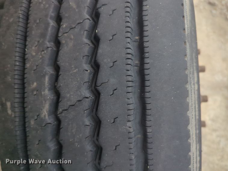 image for item DT6562 2016 Peterbilt  389 semi truck