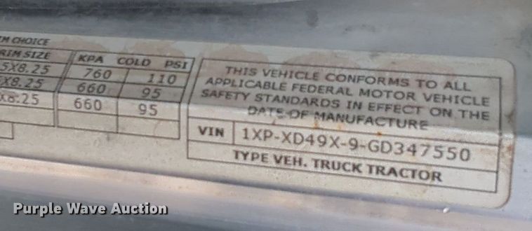 image for item DT6562 2016 Peterbilt  389 semi truck