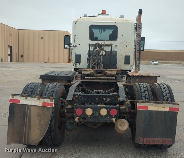 image for item DT6564 2015 Kenworth T880 semi truck