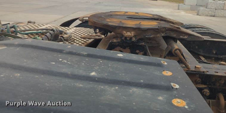 image for item DT6564 2015 Kenworth T880 semi truck