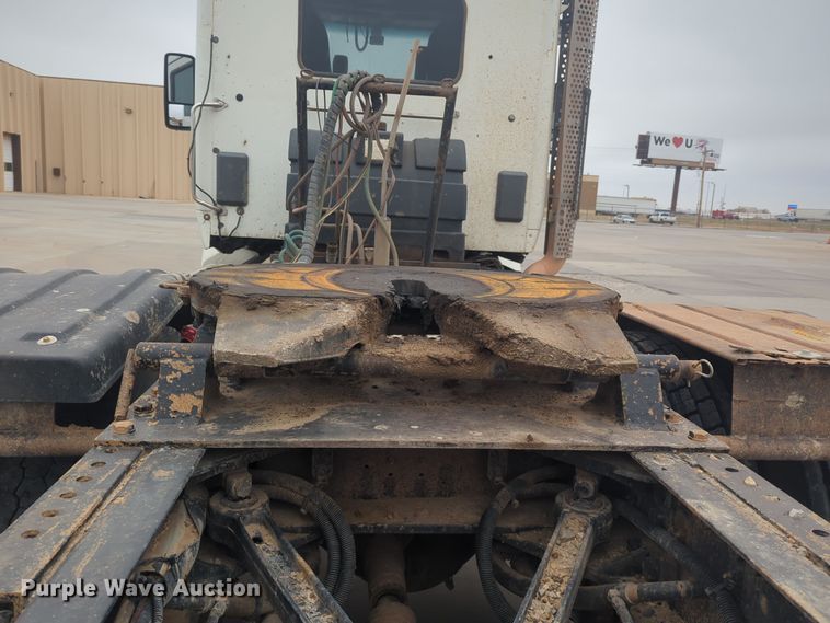 image for item DT6564 2015 Kenworth T880 semi truck