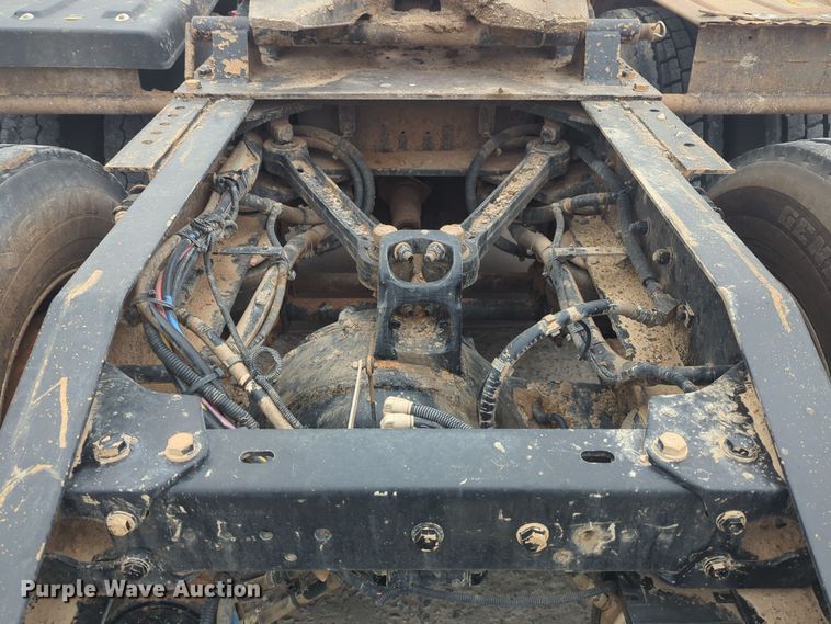 image for item DT6564 2015 Kenworth T880 semi truck