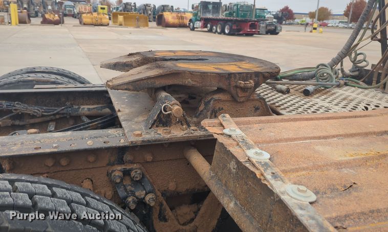 image for item DT6564 2015 Kenworth T880 semi truck