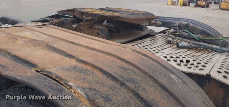 image for item DT6564 2015 Kenworth T880 semi truck