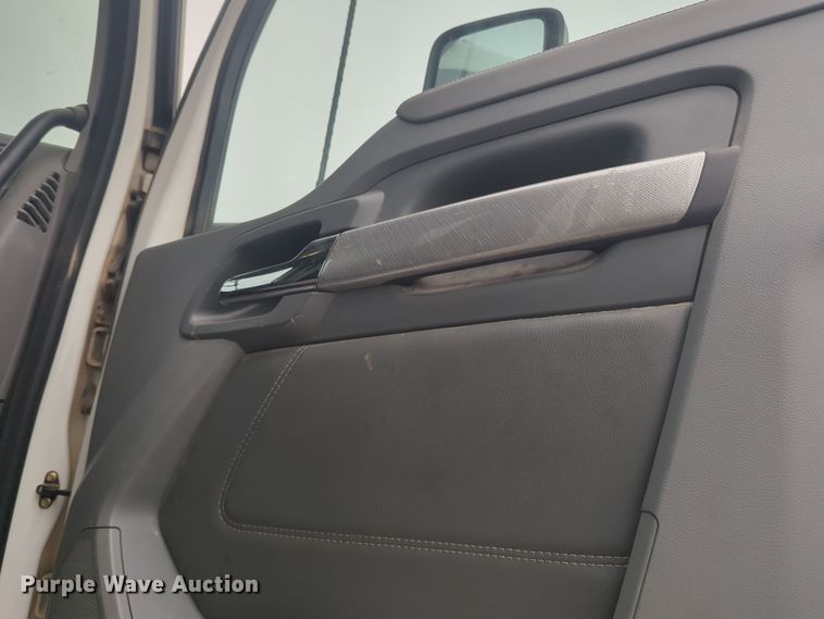 image for item DT6564 2015 Kenworth T880 semi truck