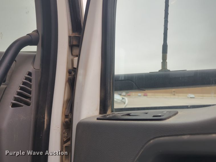 image for item DT6564 2015 Kenworth T880 semi truck