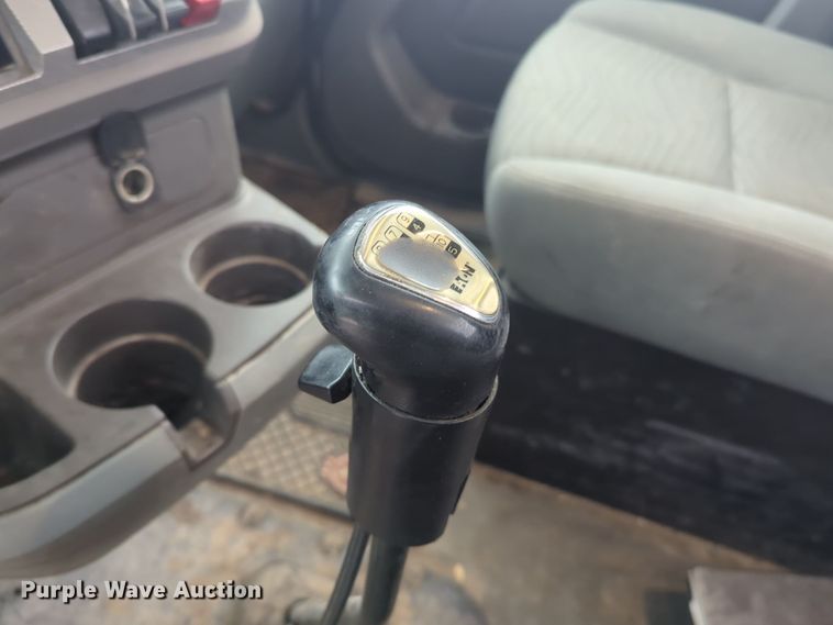 image for item DT6564 2015 Kenworth T880 semi truck