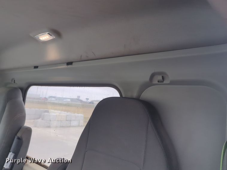 image for item DT6564 2015 Kenworth T880 semi truck