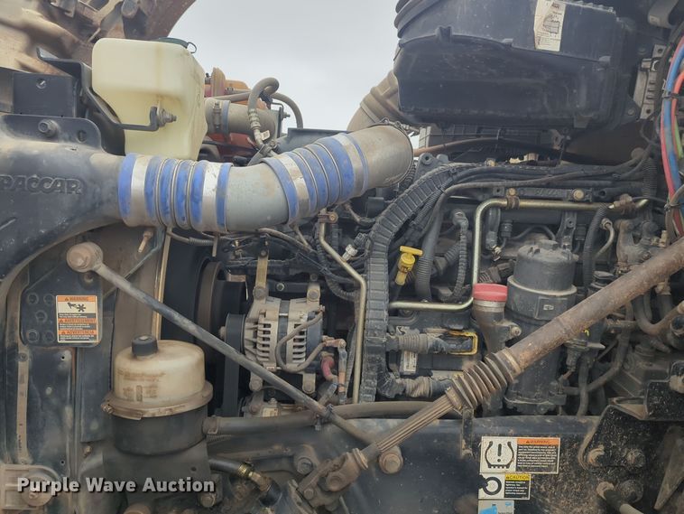 image for item DT6564 2015 Kenworth T880 semi truck