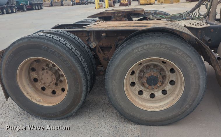 image for item DT6564 2015 Kenworth T880 semi truck