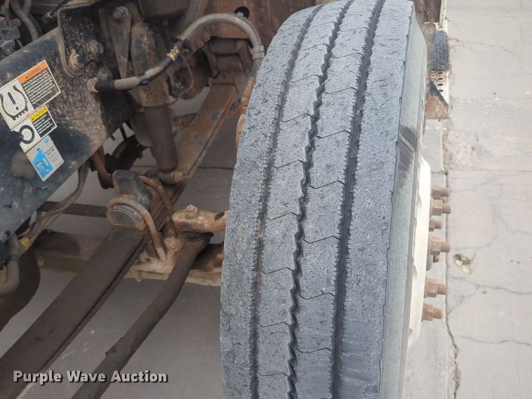 image for item DT6564 2015 Kenworth T880 semi truck