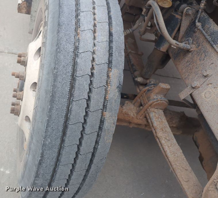 image for item DT6564 2015 Kenworth T880 semi truck