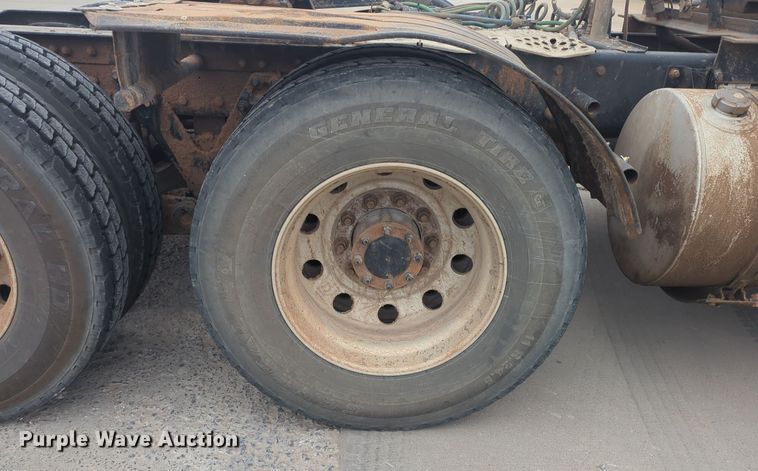 image for item DT6564 2015 Kenworth T880 semi truck