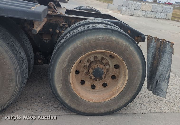 image for item DT6564 2015 Kenworth T880 semi truck