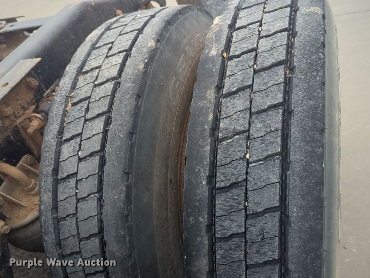 image for item DT6564 2015 Kenworth T880 semi truck