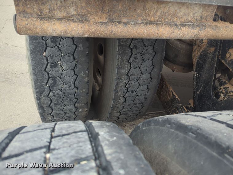 image for item DT6564 2015 Kenworth T880 semi truck