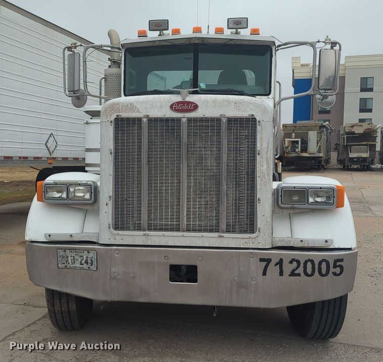 image for item DT6565 2007 Peterbilt 379 semi truck