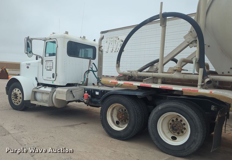 image for item DT6565 2007 Peterbilt 379 semi truck