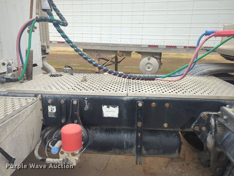 image for item DT6565 2007 Peterbilt 379 semi truck