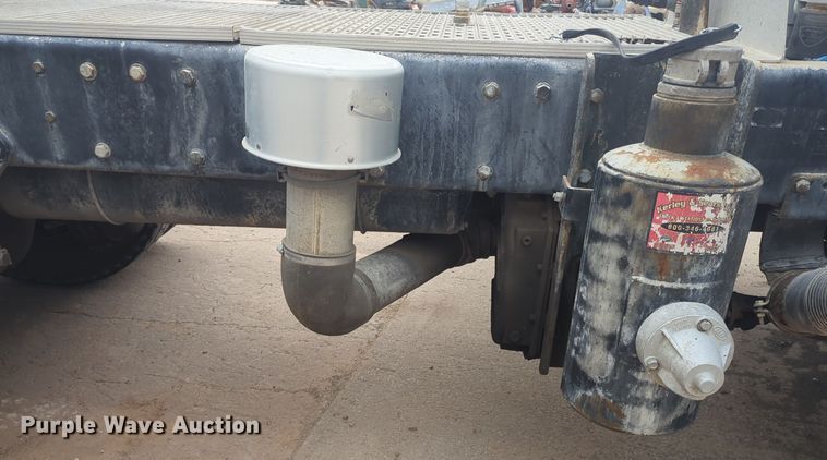 image for item DT6565 2007 Peterbilt 379 semi truck