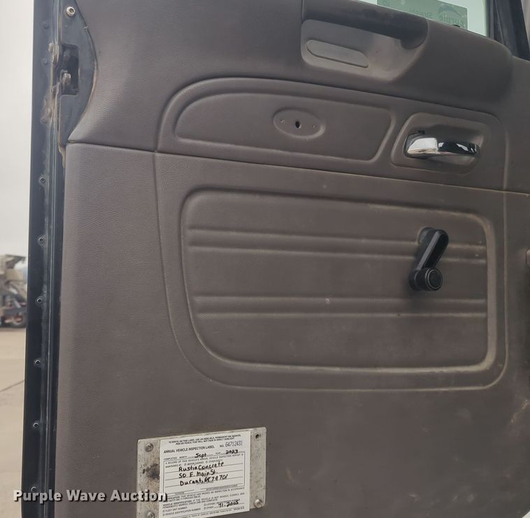 image for item DT6565 2007 Peterbilt 379 semi truck