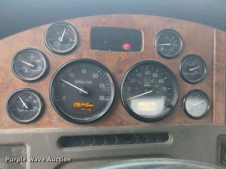 image for item DT6565 2007 Peterbilt 379 semi truck