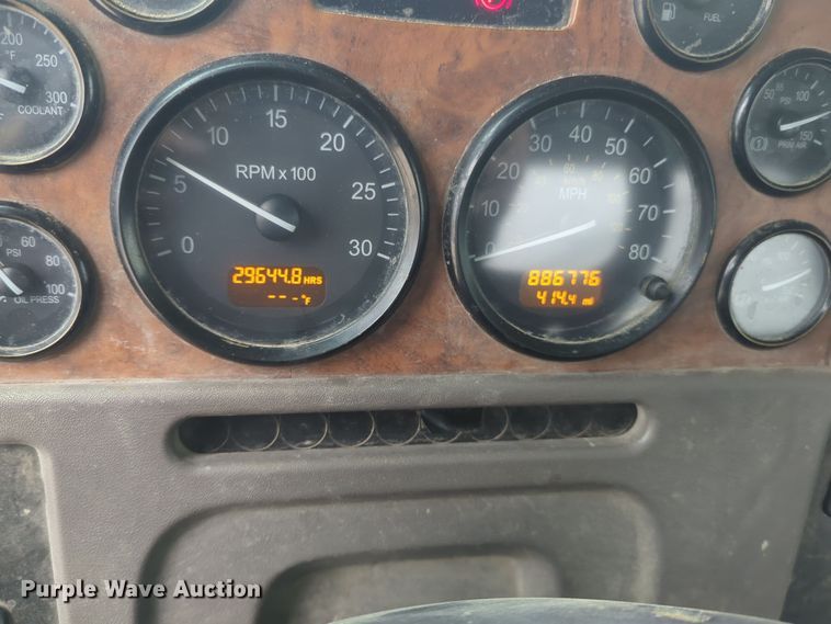 image for item DT6565 2007 Peterbilt 379 semi truck