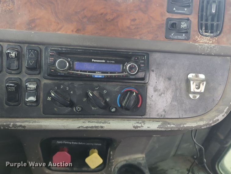 image for item DT6565 2007 Peterbilt 379 semi truck