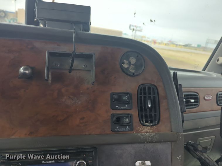 image for item DT6565 2007 Peterbilt 379 semi truck