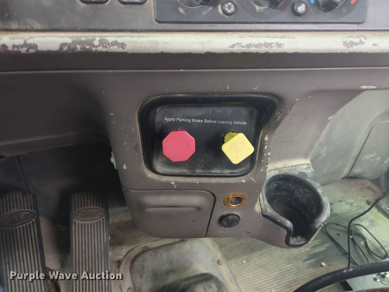 image for item DT6565 2007 Peterbilt 379 semi truck