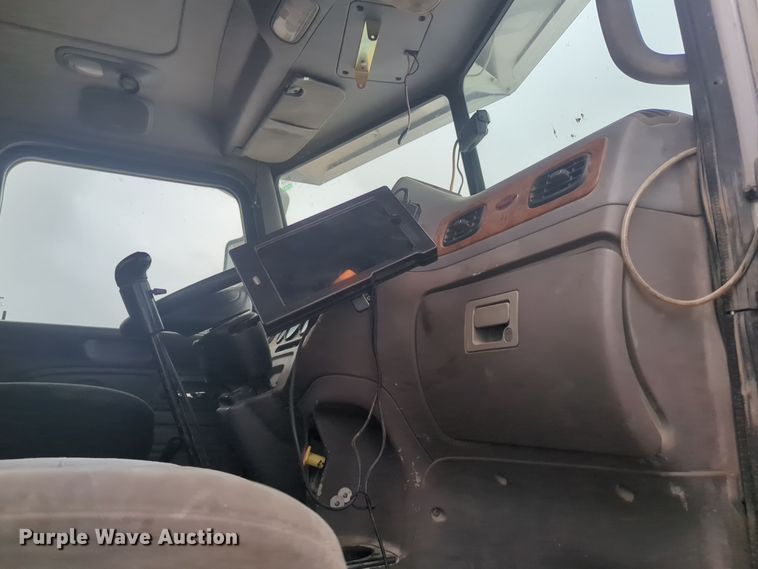 image for item DT6565 2007 Peterbilt 379 semi truck