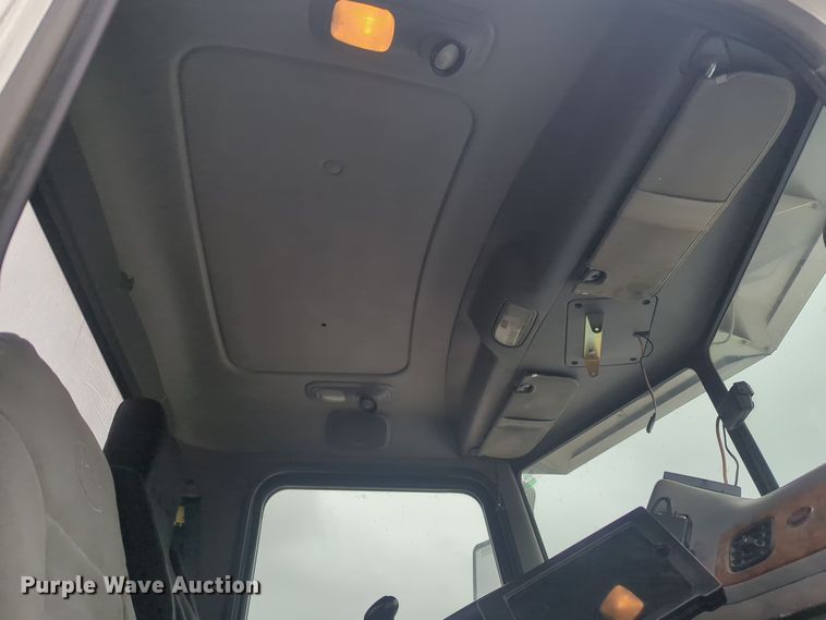 image for item DT6565 2007 Peterbilt 379 semi truck