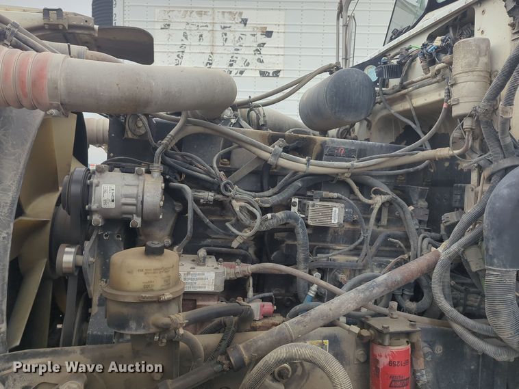 image for item DT6565 2007 Peterbilt 379 semi truck