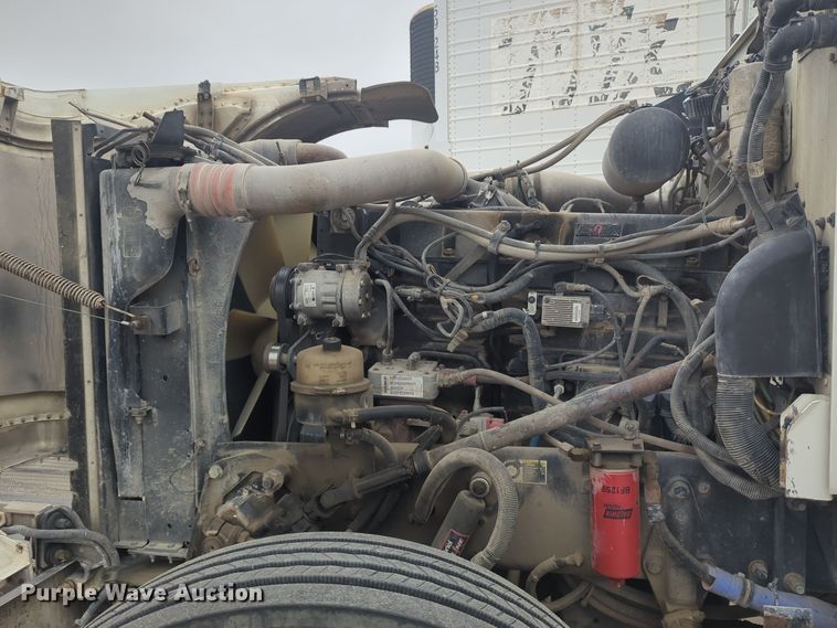 image for item DT6565 2007 Peterbilt 379 semi truck