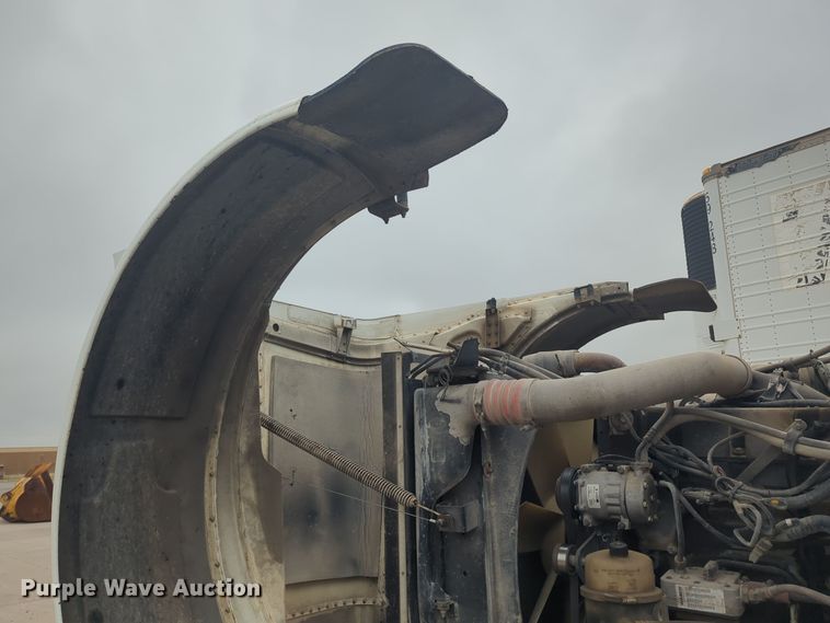 image for item DT6565 2007 Peterbilt 379 semi truck