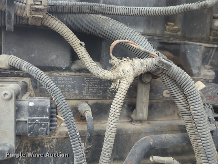 image for item DT6565 2007 Peterbilt 379 semi truck