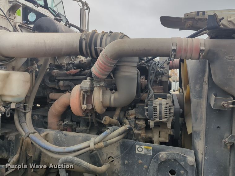 image for item DT6565 2007 Peterbilt 379 semi truck