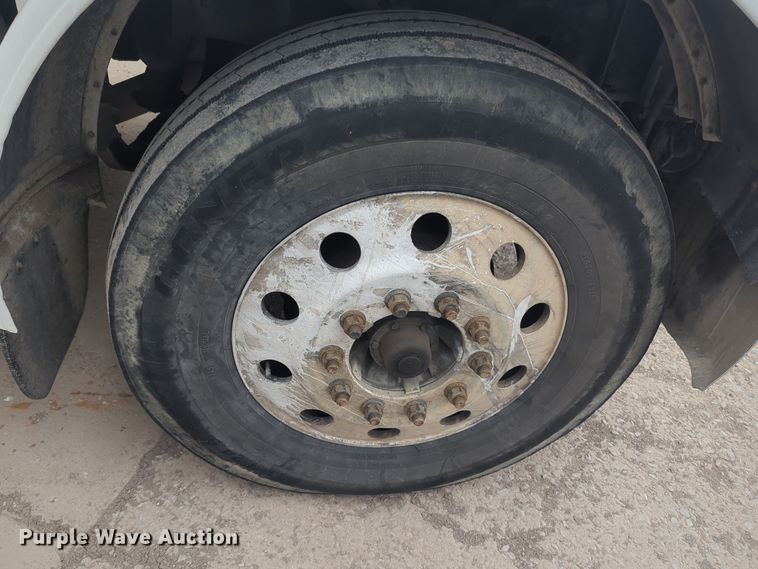 image for item DT6565 2007 Peterbilt 379 semi truck