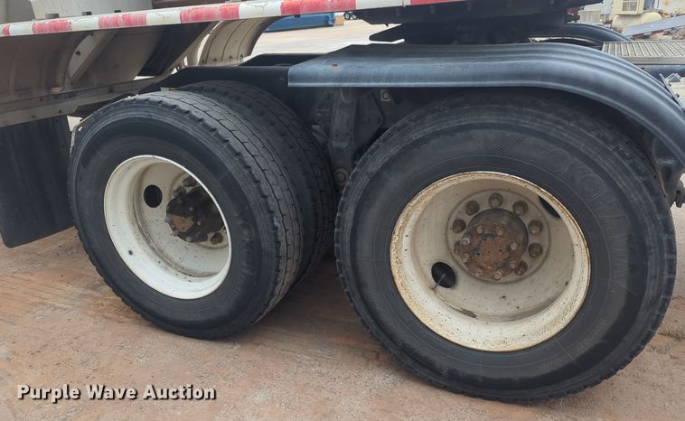 image for item DT6565 2007 Peterbilt 379 semi truck