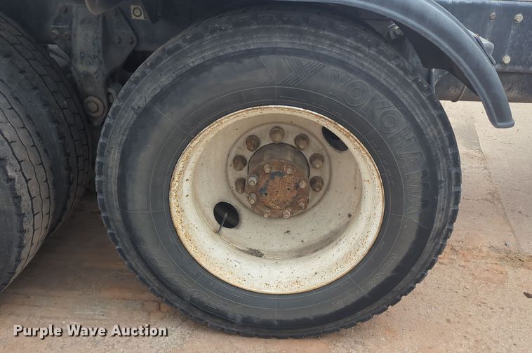 image for item DT6565 2007 Peterbilt 379 semi truck