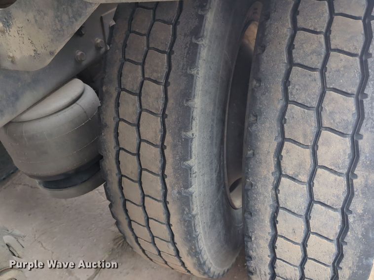 image for item DT6565 2007 Peterbilt 379 semi truck