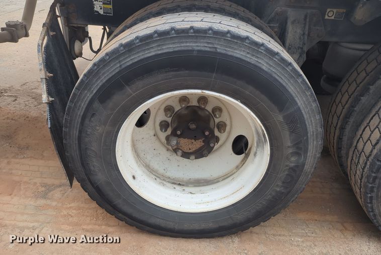 image for item DT6565 2007 Peterbilt 379 semi truck