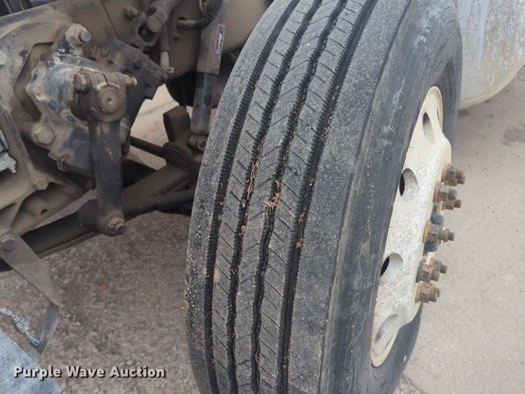 image for item DT6565 2007 Peterbilt 379 semi truck