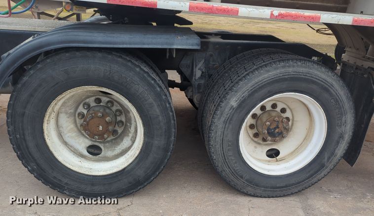 image for item DT6565 2007 Peterbilt 379 semi truck