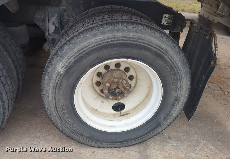 image for item DT6565 2007 Peterbilt 379 semi truck