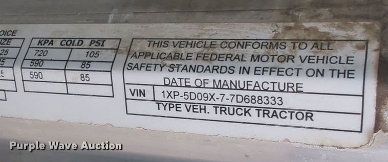 image for item DT6565 2007 Peterbilt 379 semi truck