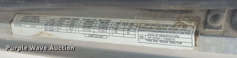 image for item DT6565 2007 Peterbilt 379 semi truck