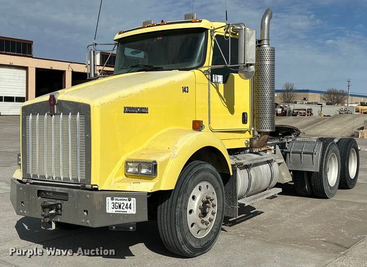 image for item DT6567 2007 Kenworth semi truck